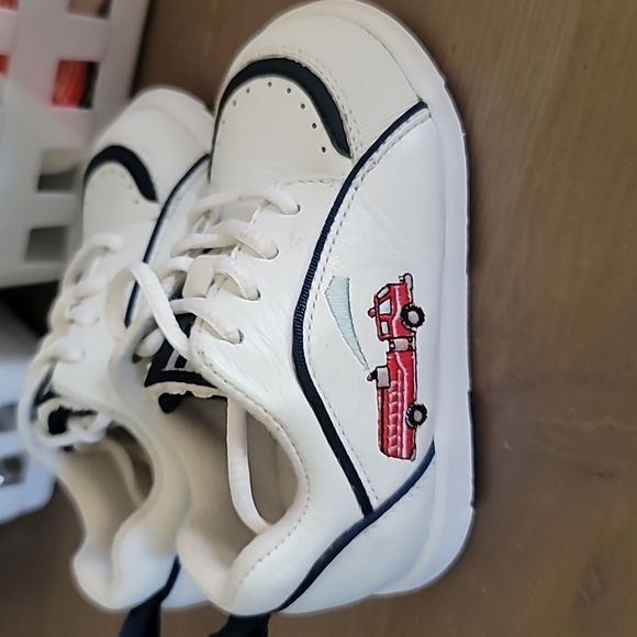 STUNNING JUMPING JACKS PERFECTION FIRE TRUCK SHOES - Picture 1 of 8